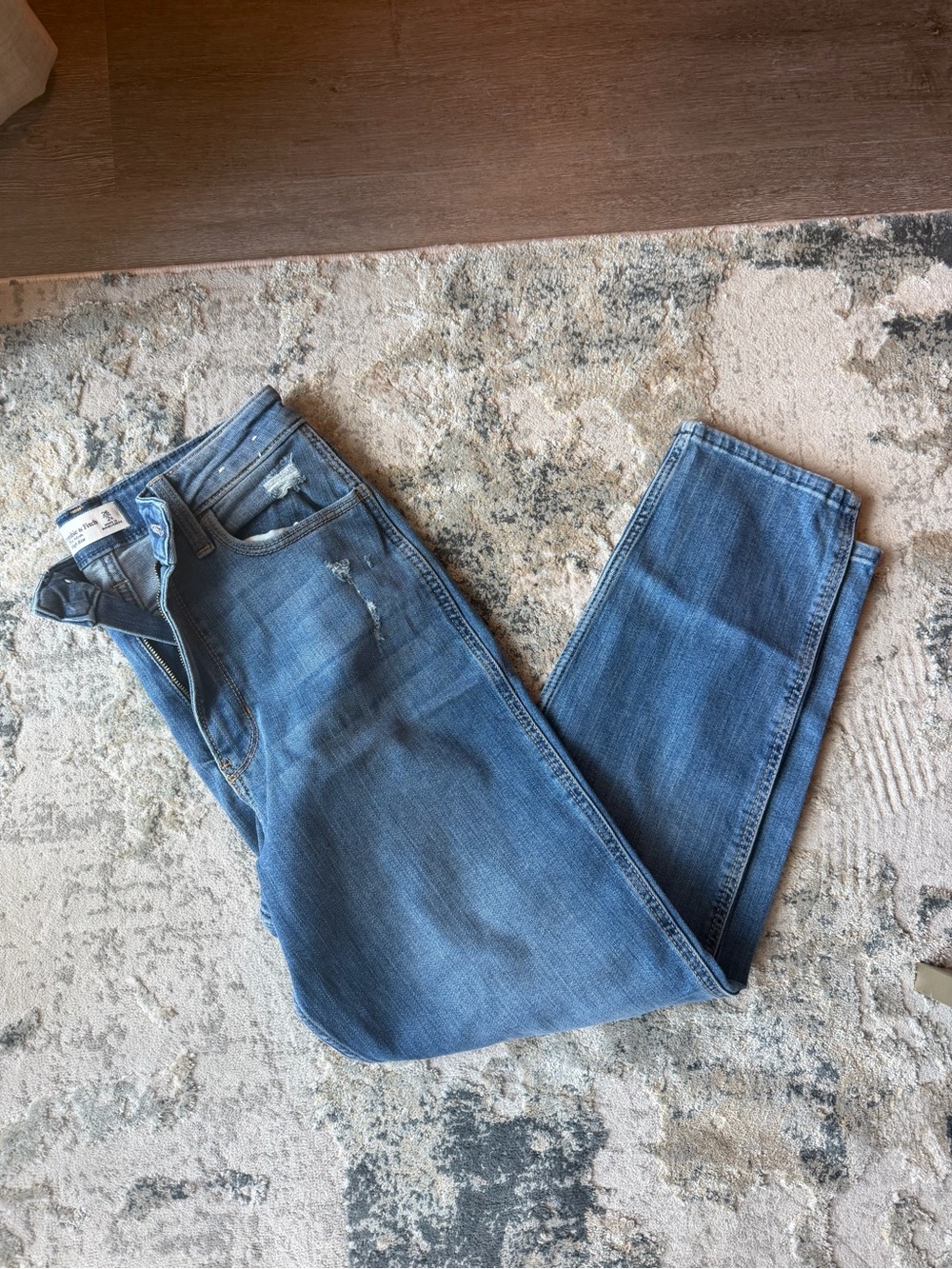 Abercrombie & Fitch The Mom High Rise Jean